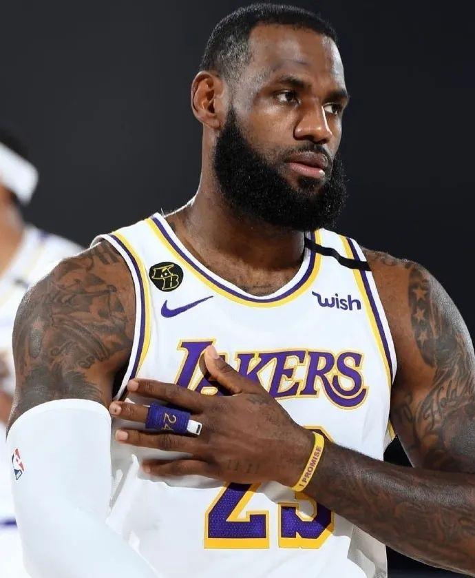 詹姆斯对巅 詹姆斯对巅